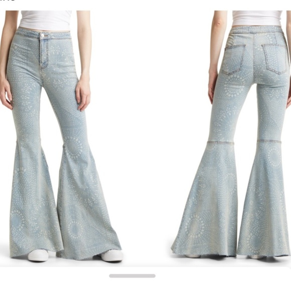 FP We The Free sz 29 light Blue Combo print BOHO festival Flared high rise Jeans